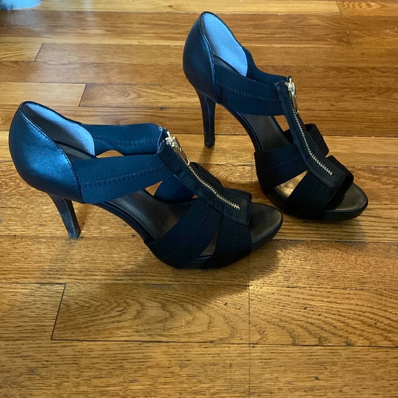 Black Moda Spana heels with gold zipper front. Size 8.5. Worn for one wedding. - Picture 2 of 8